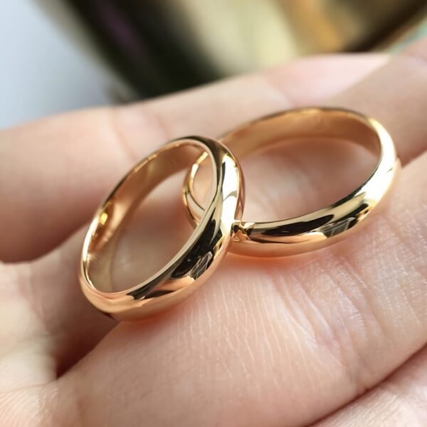 1pc of a Simple And Elegant Wedding Engagement Ring, Unisex Couple Ring, Stainless Steel Golden Plain Band, Shiny Ring, Valentine'S Day Gift.